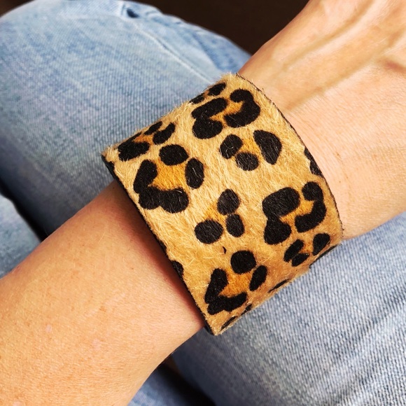 Jewelry - 🎁 Leopard cuff bracelet Faux leather animal print